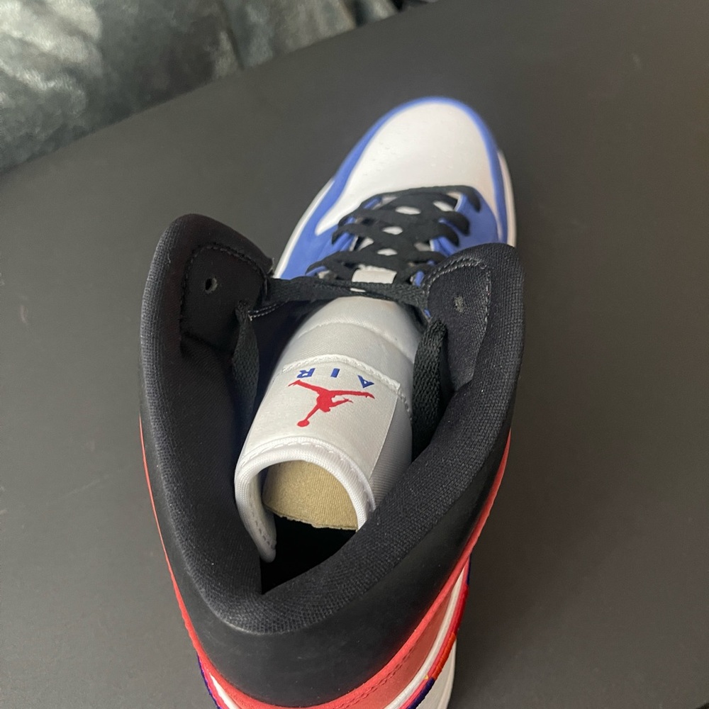 Jordan 1 Mid (Multi-Color Swoosh) - Picture 4 of 7